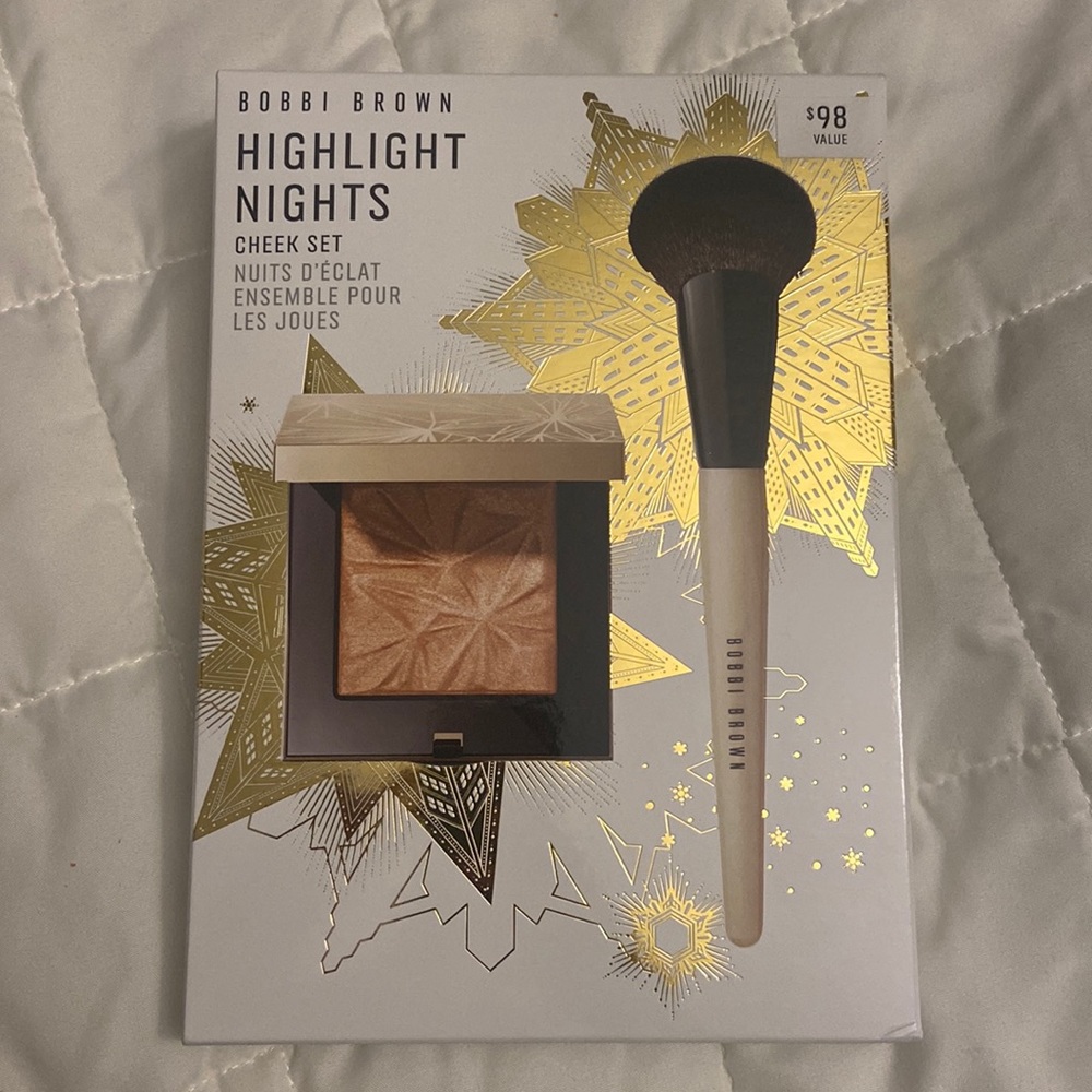 Brand new Bobbi brown highlight set with brush and golden hour highlighter.